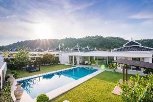 Hua Hin luxury pool villa by Falcon Hill 107 Vacation rental in Nong Kae