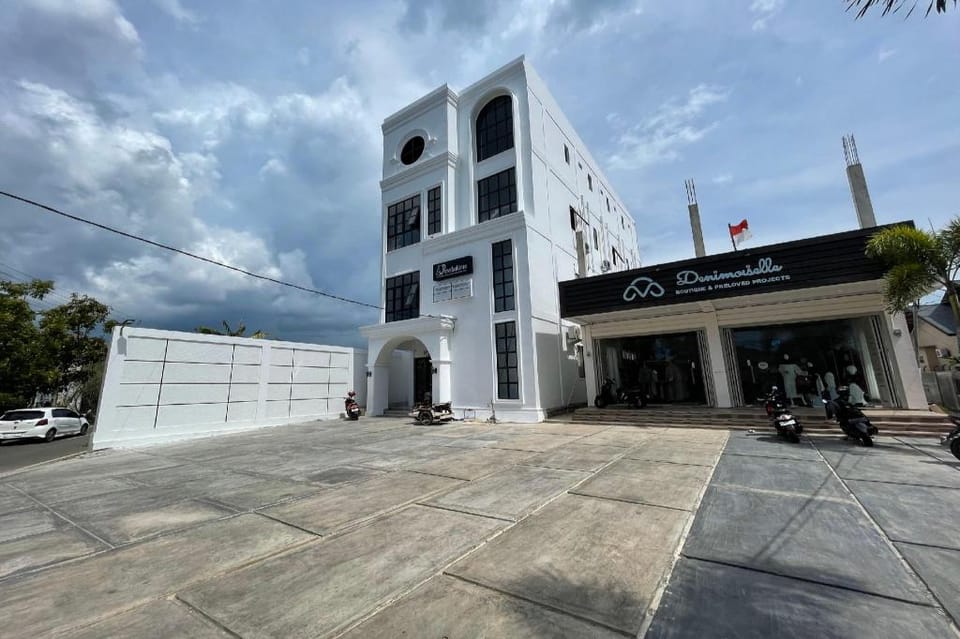Capital O 94254 Dental Inn Hotel in Indonesia
