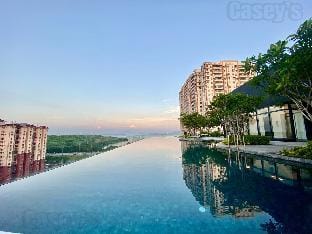 UrbanSuites #Walnut #Infinitypool #1BR 1Bath #3pax Vacation rental in George Town