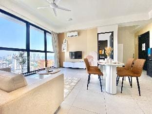 Urban Suites #Creamy #Infinitypool #3BR2Bath #5pax Vacation rental in George Town