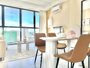 Urban Suites #Creamy #Infinitypool #3BR2Bath #5pax Vacation rental in George Town