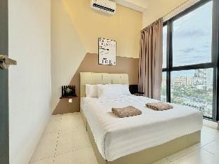 UrbanSuites #Walnut #Infinitypool #2BR1Bath #4pax Vacation rental in George Town