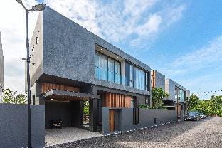 New 2-Storey Seaview 3BR Pool Villa Long One A5 Villa in Chalong