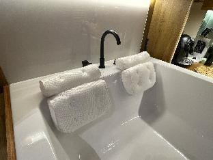 [Spa-Grand] Ultimate Photo Zone! / Jacuzzi Accommodation / Scenic View / 100-inch Projector Apartment in South Korea