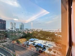 Luxury Cozy Bedroom at R&F Apartment in Johor Bahru
