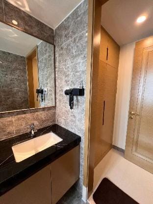 Cozy bedroom with Sea View @ R&F Apartment in Johor Bahru