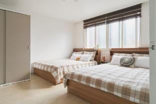 Hongdae 풀하우스2/넓은공간 2 Room. 홍대입구역(Exit7)도보로2분. 파티가능 Apartment in Seoul