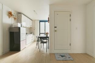 Hongdae 풀하우스2/넓은공간 2 Room. 홍대입구역(Exit7)도보로2분. 파티가능 Apartment in Seoul