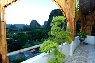 Tam Coc Mountain Flower Homestay Apartment in Laos