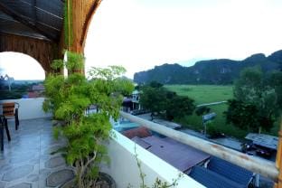 Tam Coc Mountain Flower Homestay Apartment in Laos