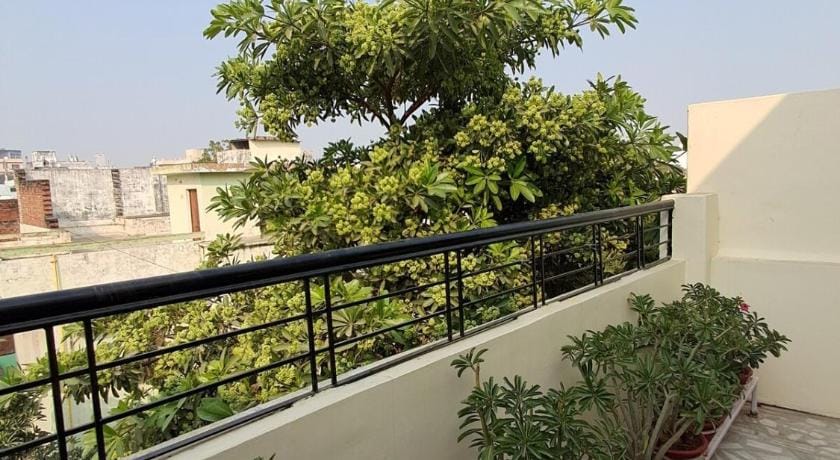 Sharda Home Stay: Near Sankat Mochan Temple, BHU Apartment in Varanasi