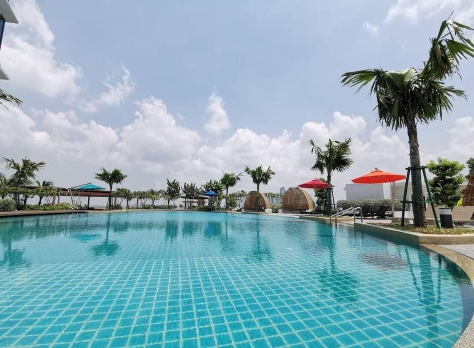 Almas Studio Couple Netflix 100Mbps BySTAY Apartment in Johor