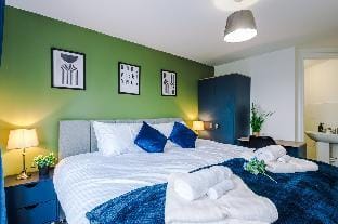 The Salford Luxe | Modern 2 Bed with City Views Vacation rental in Salford