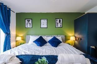 The Salford Luxe | Modern 2 Bed with City Views Vacation rental in Salford