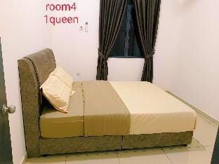 Tmn Lagenda Kulai 960 18pax 5BR double Story House Vacation rental in Johor
