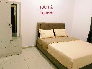 Tmn Lagenda Kulai 960 18pax 5BR double Story House Vacation rental in Johor