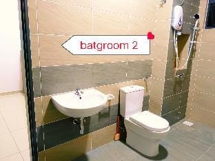 Tmn Lagenda Kulai 960 18pax 5BR double Story House Vacation rental in Johor