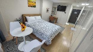 1 minute from Haeundae Beach, Netflix, Couple Room/Big Discount for Monthly Stay (1/85) Vacation rental in Busan