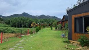 Chodang-gane-gil Pension Building 1 (Gauguin's House) Vacation rental in South Korea