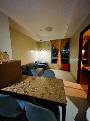 Homey 1BR BGC View| Near Boni MRT |Free Pool & Gym Vacation rental in Mandaluyong