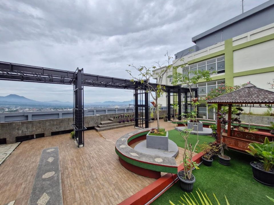 High Livin Apartment Parahyangan Apartment in Parongpong