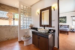 Balinese 3BR Pool Villa Freya, Spacious Courtyard Villa in Rawai