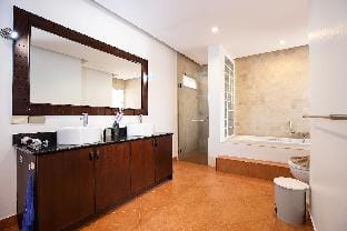 Balinese 3BR Pool Villa Freya, Spacious Courtyard Villa in Rawai