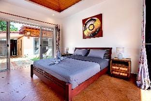 Balinese 3BR Pool Villa Freya, Spacious Courtyard Villa in Rawai