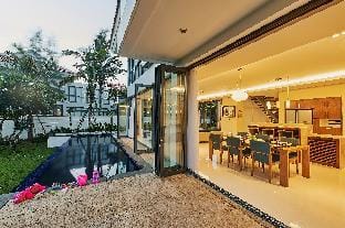 Deluxe 5 bedroom private pool  Villa in Danang Villa in Hoa Hai