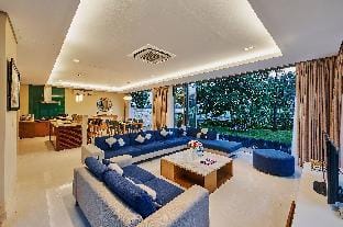 Deluxe 5 bedroom private pool  Villa in Danang Villa in Hoa Hai