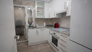 Stylish & Spacious Flat Near Beach&Historic Market Apartment in Alicante