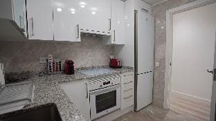 Stylish & Spacious Flat Near Beach&Historic Market Apartment in Alicante