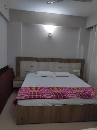 omaxe eternity , krishna crest Apartment in Uttar Pradesh