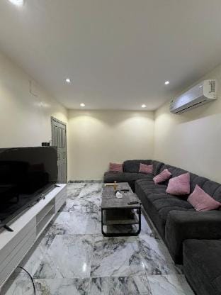 شقة هاديه غرفة وصالة بدخول ذكي في موقع حيوي Vacation rental in Riyadh