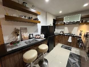 FullAC 3BR townhouse w/ 1 parking near Rockwell Vacation rental in Mandaluyong