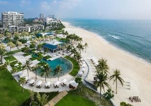 Beachside 3 Bedroom Villa in Resort Villa in Hoa Hai