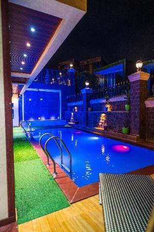Zline D - Pure Veg Luxury 8 BHK with Party Hall Villa in Lonavla
