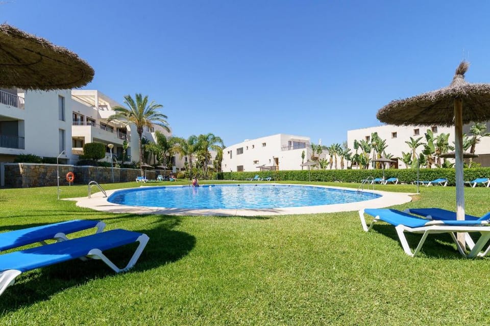 Marbella mountain with sea view and pool Apartment in Marbella