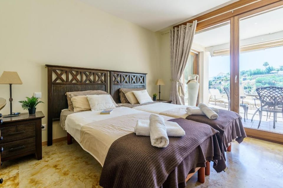 Marbella mountain with sea view and pool Apartment in Marbella