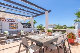 Sunset  Boutique Resina Golf Apartment in Costa del Sol