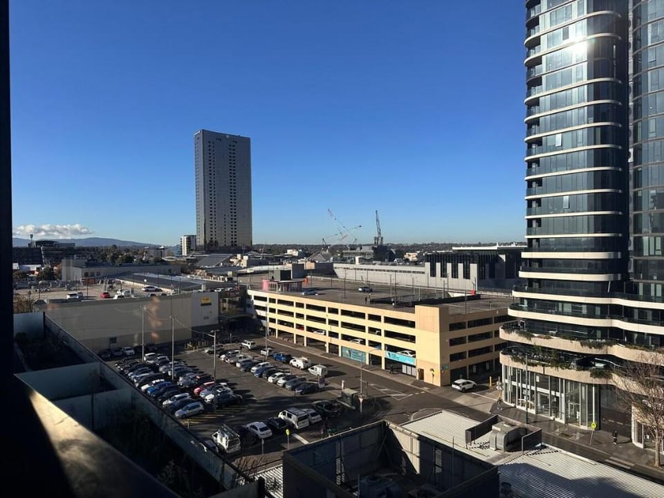 Box Hill Metropolitan Oasis | Free Parking Apartment in Melbourne