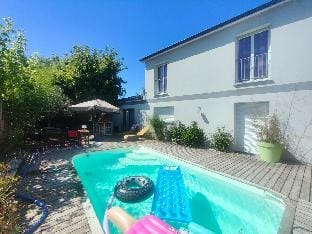 TINY HOUSE avec Jardin & piscine proche Bordeaux   Vacation rental in Le Haillan
