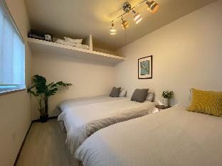 Take: Private, 5 min to Namba, sleeps 6. Vacation rental in Osaka