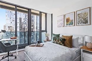 A Cozy 2BR Apt with Harbour Views and FREE Parking Vacation rental in Melbourne