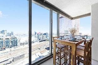 A Cozy 2BR Apt with Harbour Views and FREE Parking Vacation rental in Melbourne