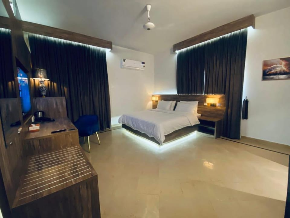 Sunset BnB Creek Hotel in Karachi