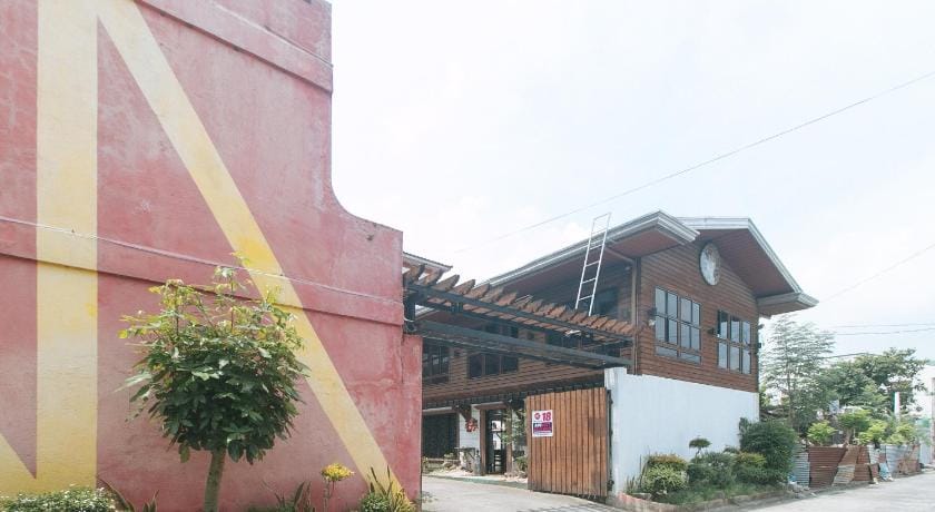 RedDoorz @ Joel's Apartelle Hotel in Calabarzon