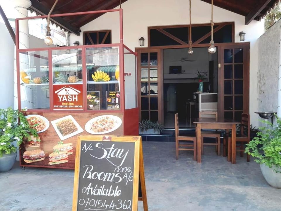 Yash Rest Inn Hotel in Negombo