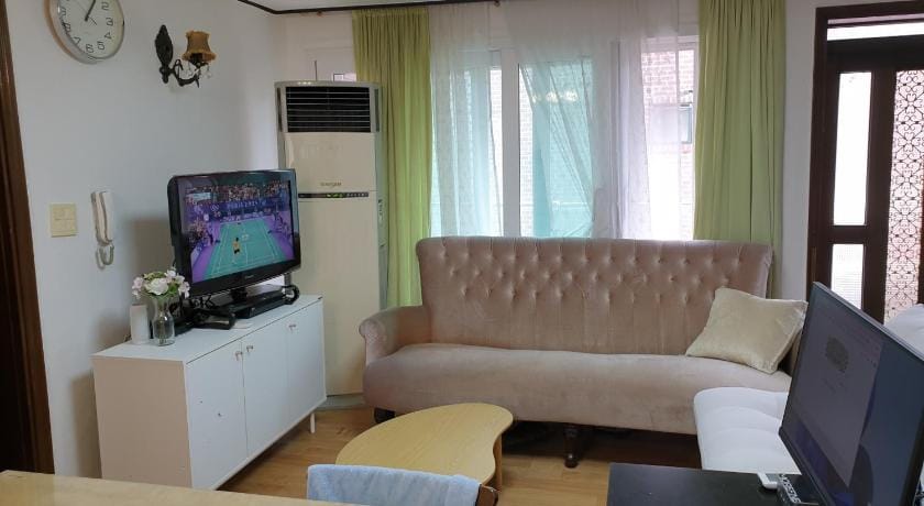 JIAN Green House Bed and Breakfast in Seoul