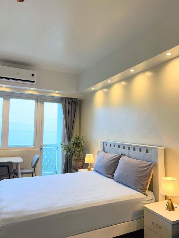 Serene Oceanview Studio in La Mirada Apartment in Lapu-Lapu City